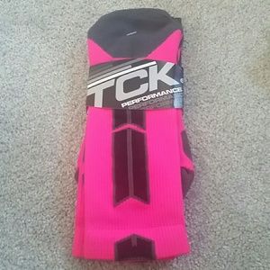 Tck pink n black performance socks sz m new